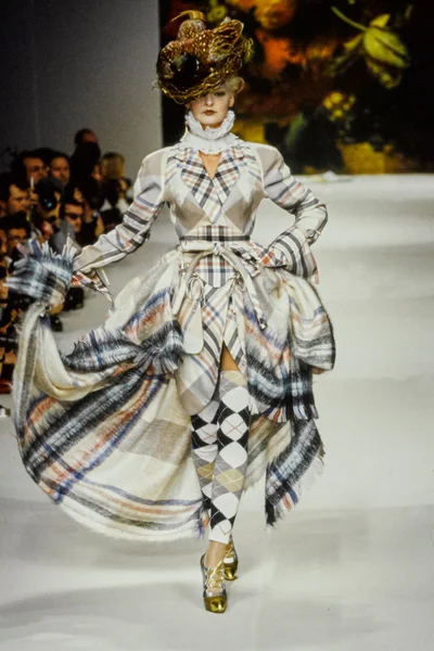 Look 80